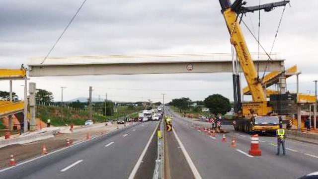 Obra para a construção de passarela na rodovia Presidente Dutra, em Pinda; CCR mantém ações pelo Vale (Foto: Divulgação CCR Nova Dutra)