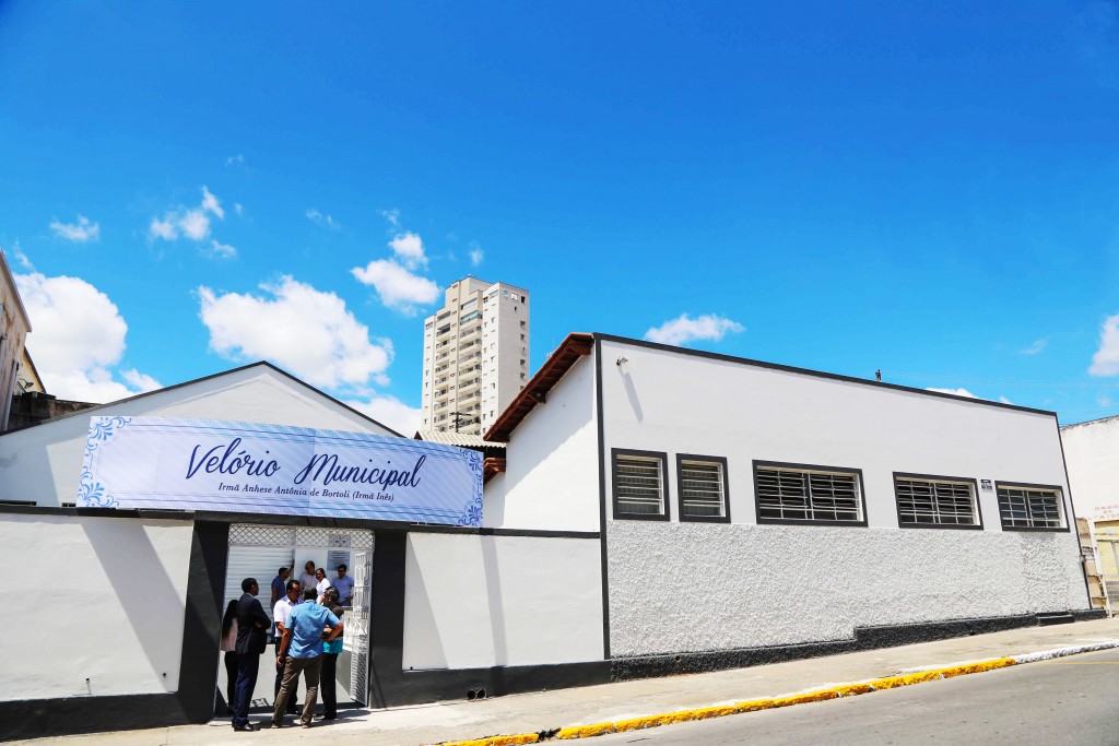 O novo Velório Municipal de Cruzeiro, inaugurado nesta semana; projeto atende pedido antigo de moradores e esquenta cenário político (Foto: Divulgação PMC)