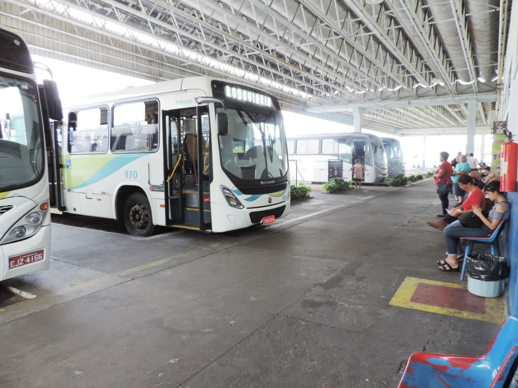 Passageiros aguardam o transporte público no terminal rodoviário em Pinda; cidade receberá investimentos (Foto: Arquivo Atos)