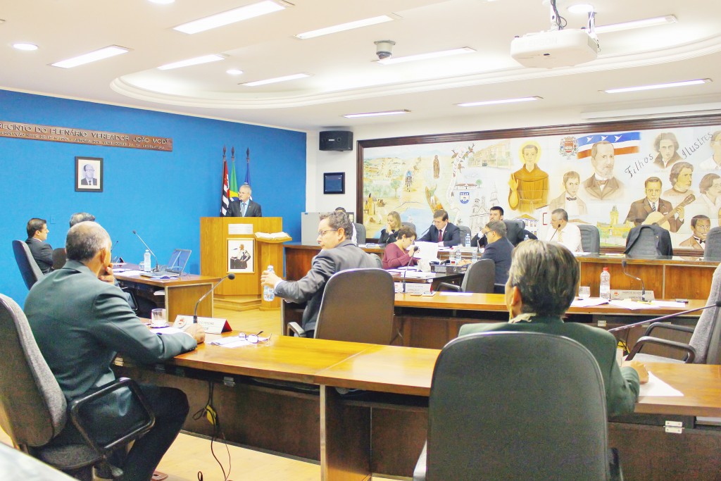 O plenário da Câmara de Guaratinguetá, que definiu novas comissões permanentes; MDB em baixa (Foto: Arquivo Atos)