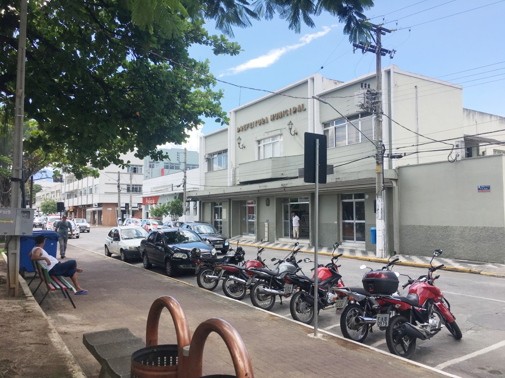 A sede da Prefeitura de Cruzeiro, cidade que prorrogou prazo do IPTU; Lorena também adiou datas limites (Foto: Jéssica Dias)