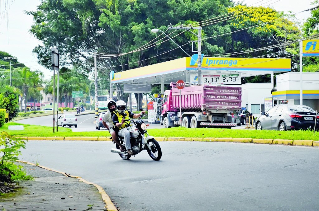 Serviço de mototáxi nas ruas da região central de Guaratinguetá; cidade passa a regulamentar atuação (Foto: Reprodução)