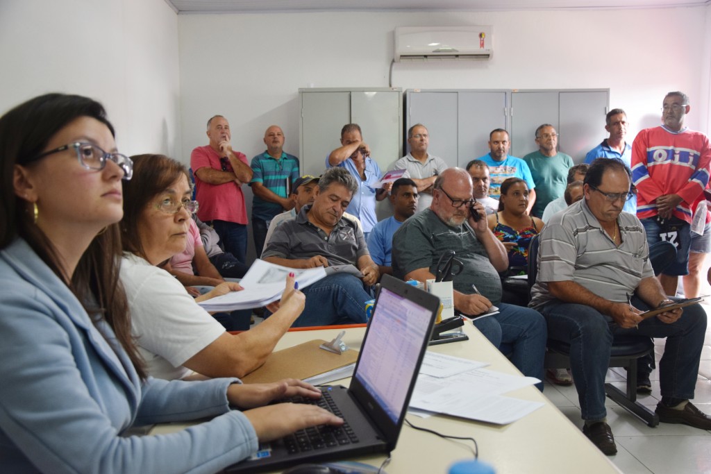 Reunião de licitação em Lorena; novo sistema digital promete agilizar e modernizar processos na cidade (Foto: Divulgação PML)