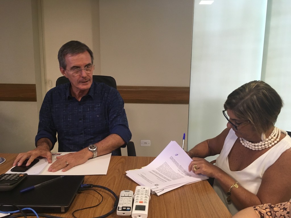 Reunião entre o prefeito Marcus Soliva e a empresária Edna Abdalla; acordo mantém parceria no TUG (Foto: Leandro Oliveira)