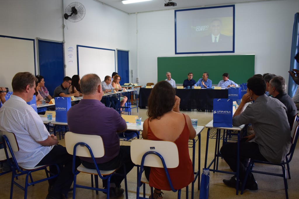 Reunião na Unifatea, que contou com o deputado Eduardo Cury, que ouviu pedidos por reforço na saúde (Foto: Divulgação)