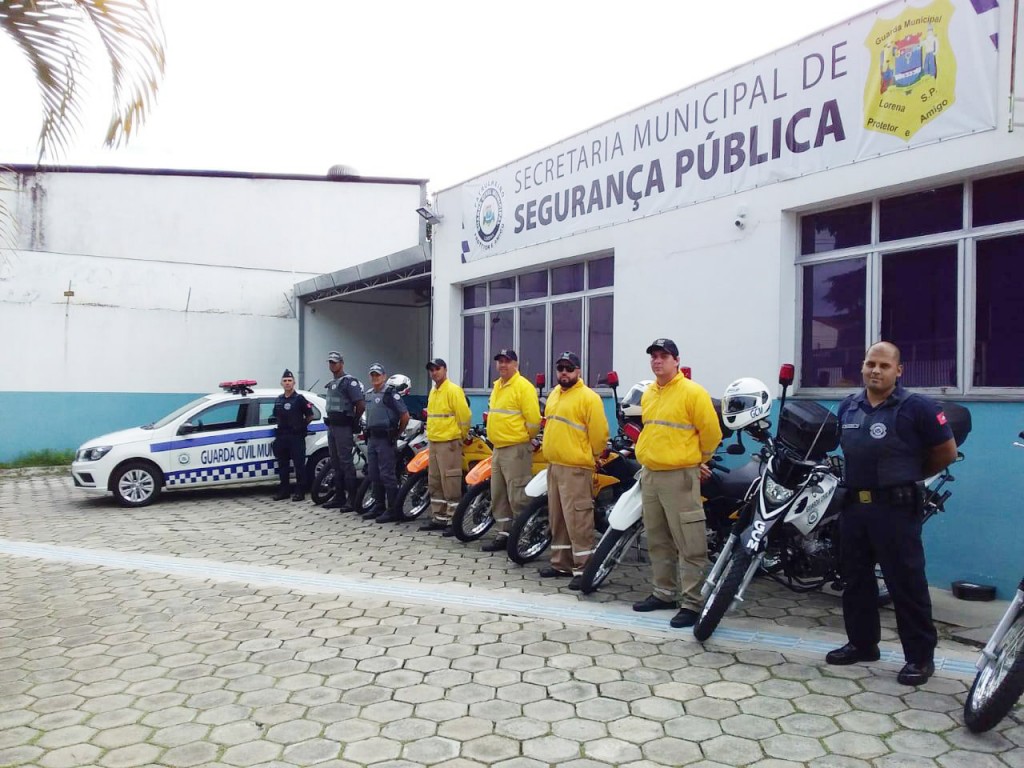 Guardas municipais de Lorena reforçaram trabalho de fiscalização sobre atuação do transporte clandestino nas ruas da cidade (Foto: Divulgação PML)