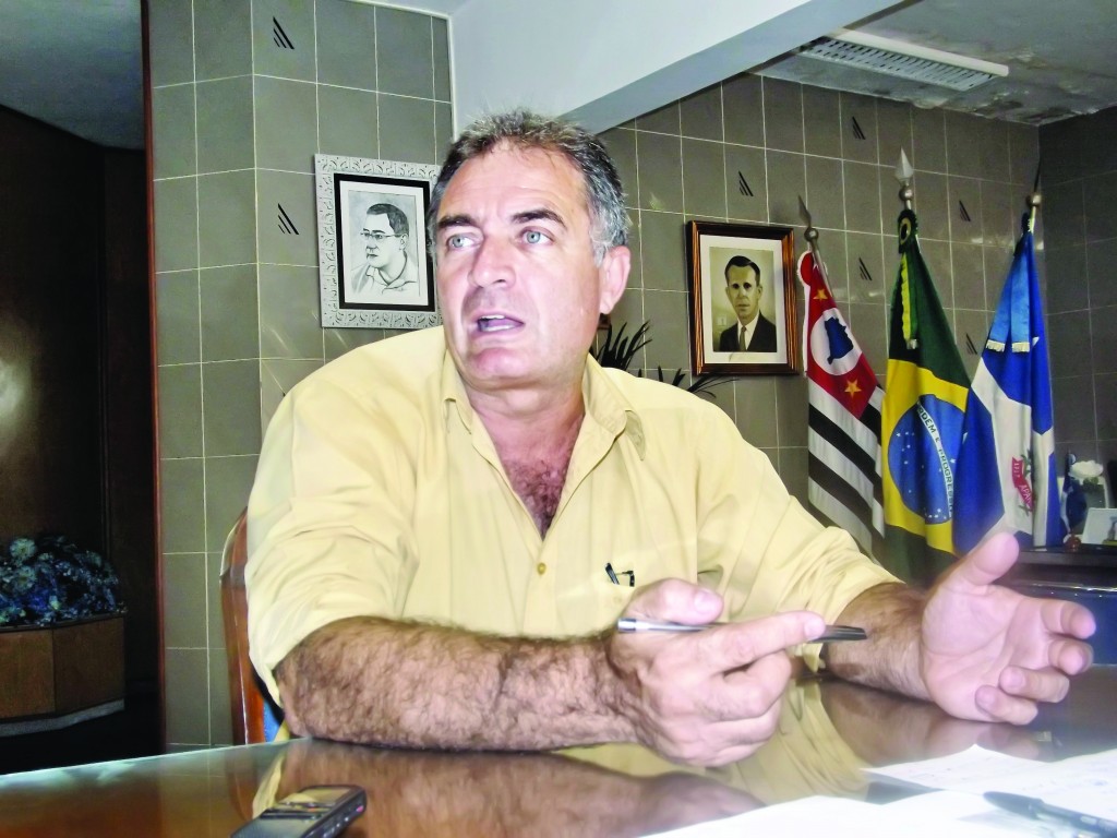 O prefeito afastado Ernaldo Marcondes, que responde por compras ilegais de kits para Educação (Foto: Arquivo Atos)