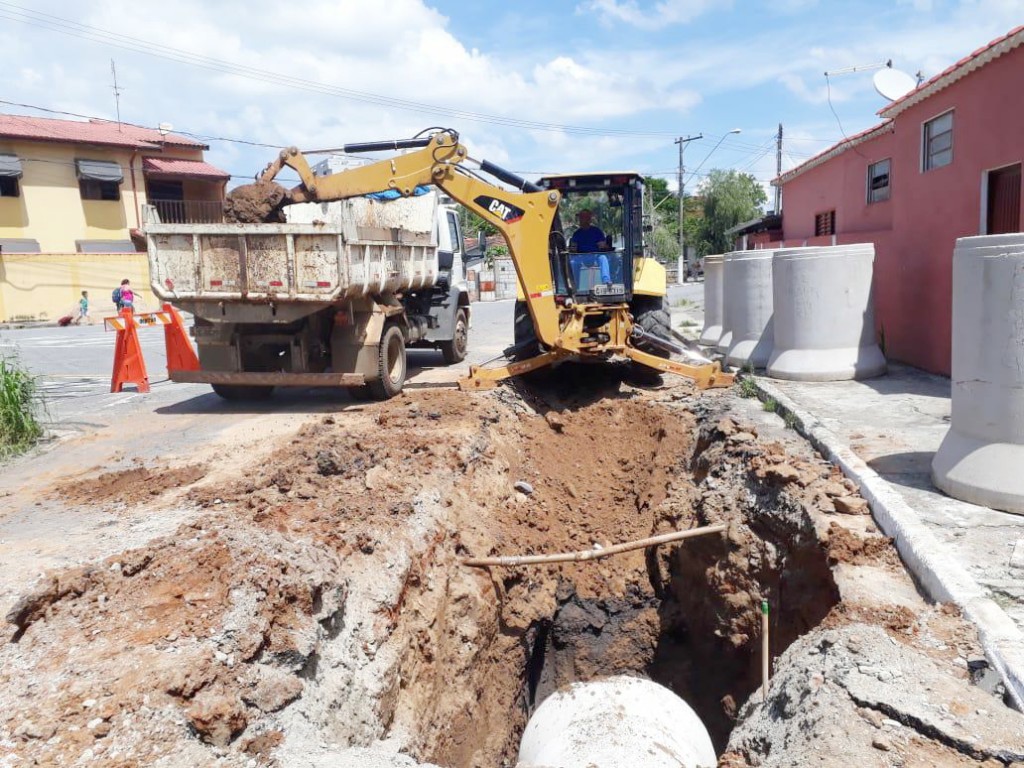 Obra de drenagem da Prefeitura de Pinda; cidade investe para evitar novos problemas com chuvas (Foto: Divulgação PMP)