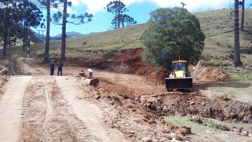 Obras na área rural de Silveiras; investimento municipal atende cinco bairros (Foto: Divulgação PMS)