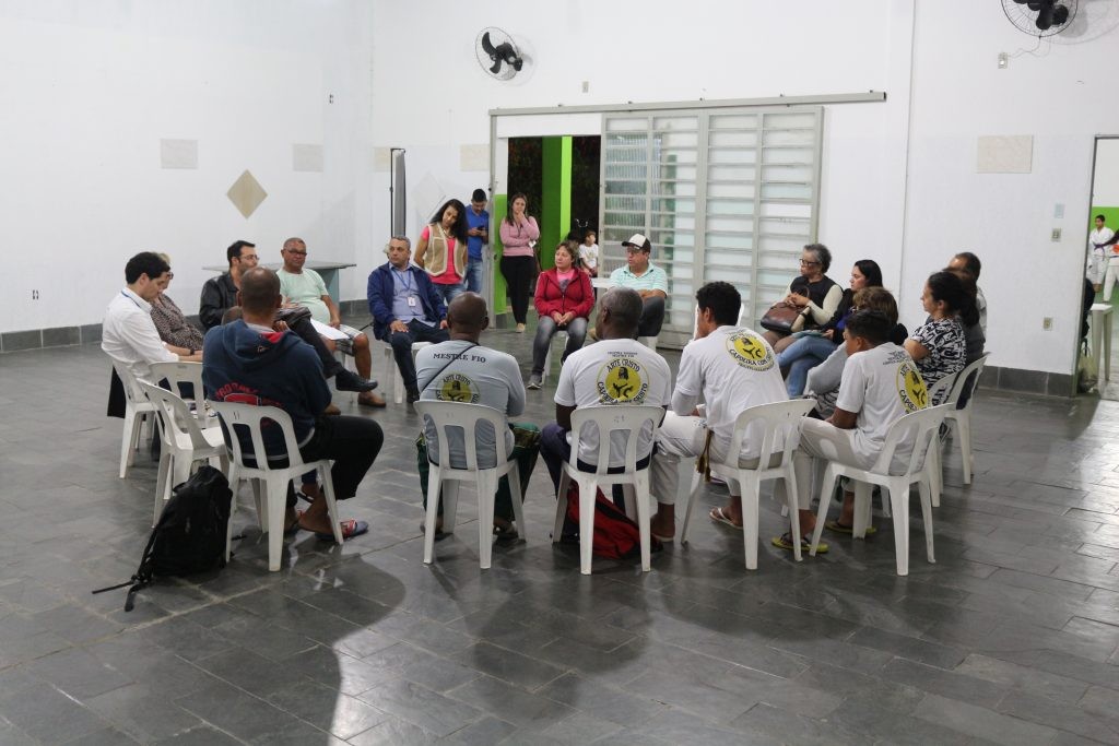 A reunião realizada com os moradores dos bairros   (Foto: Divulgação PMG) 