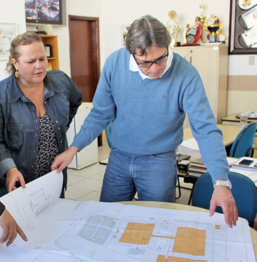 O prefeito Fábio Marcondes e a vice Marietta Bartelega; administração passa por reformulação de cargos (Foto: Arquivo Atos)