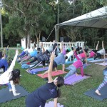 Projeto de Yoga ao Ar Livre promove inclusão com intérpretes de libras