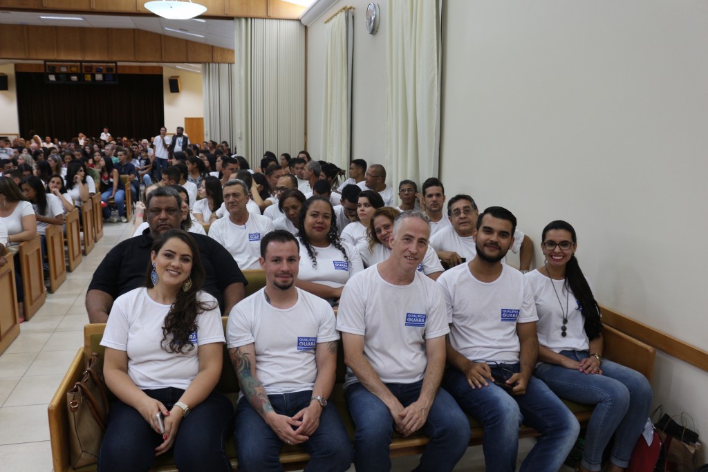 Alunos do programa Qualifica Guará durante entrega de diplomas; cidade lança quarto módulo com 960 vagas (Foto: Divulgação PMG)