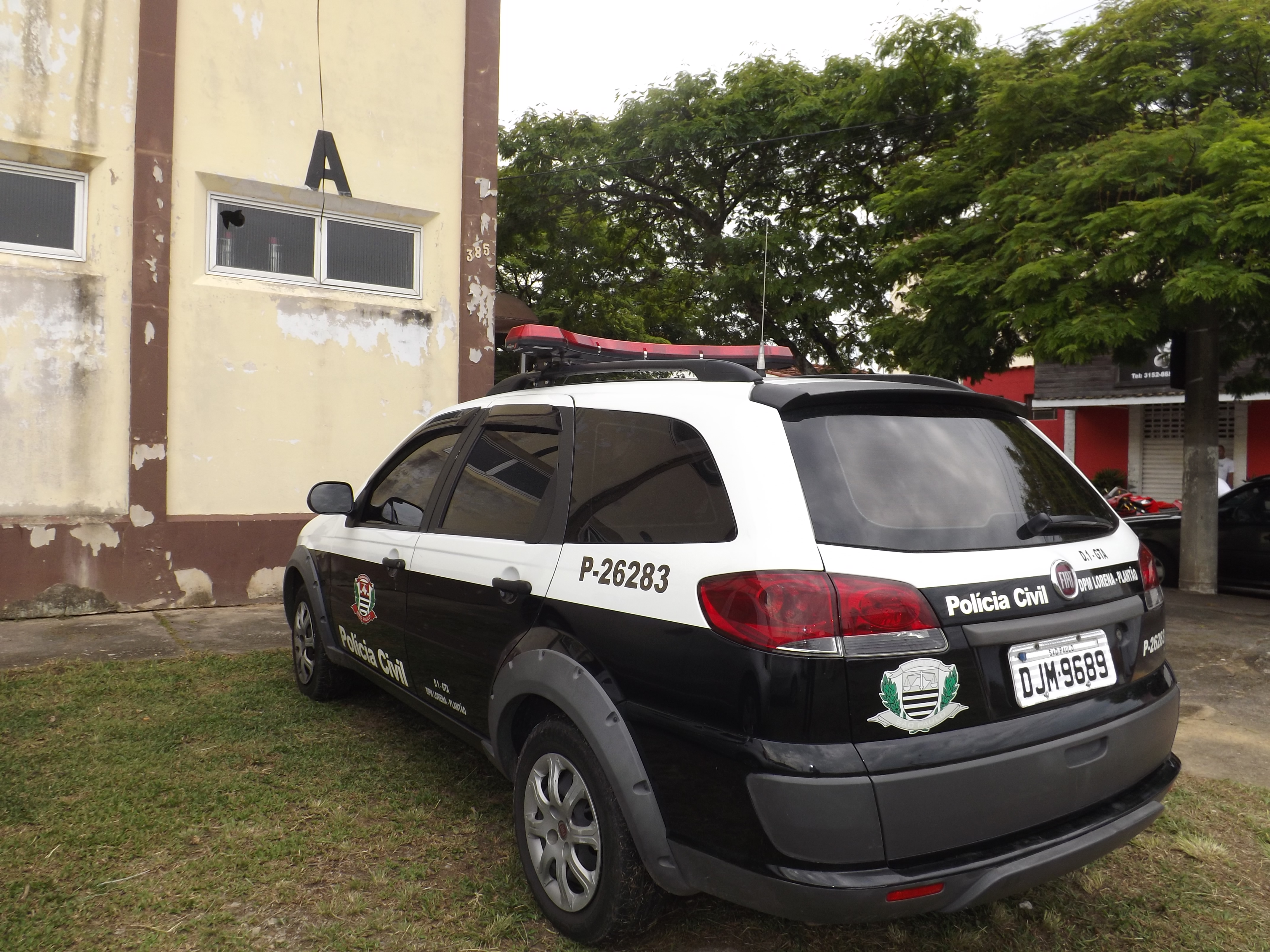 DEIC prende guarda municipal com arsenal em carro - Jornal Diário