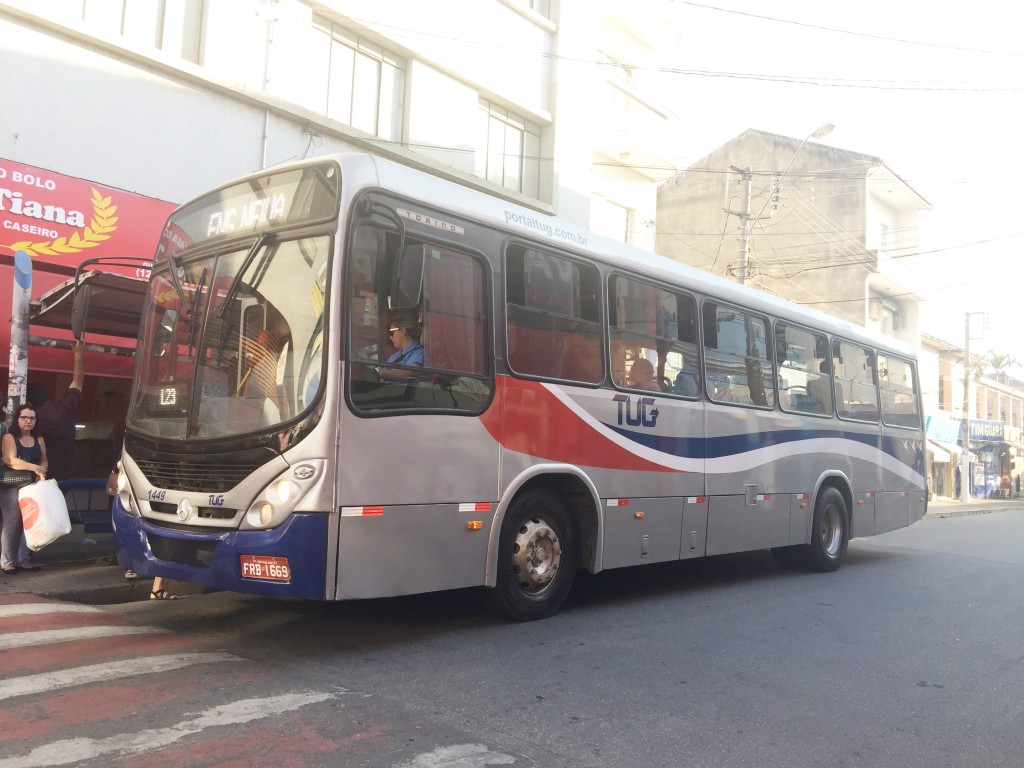 Ônibus do TUG em um dos principais pontos da cidade; novo reajuste é debatido entre vereadores (Foto: Letícia Noda)
