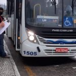 Caraguá autua empresa de ônibus por aglomeração e falta de higiene