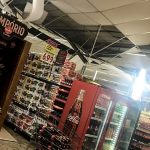 Placas do teto de supermercado caem sobre clientes em Cachoeira Paulista
