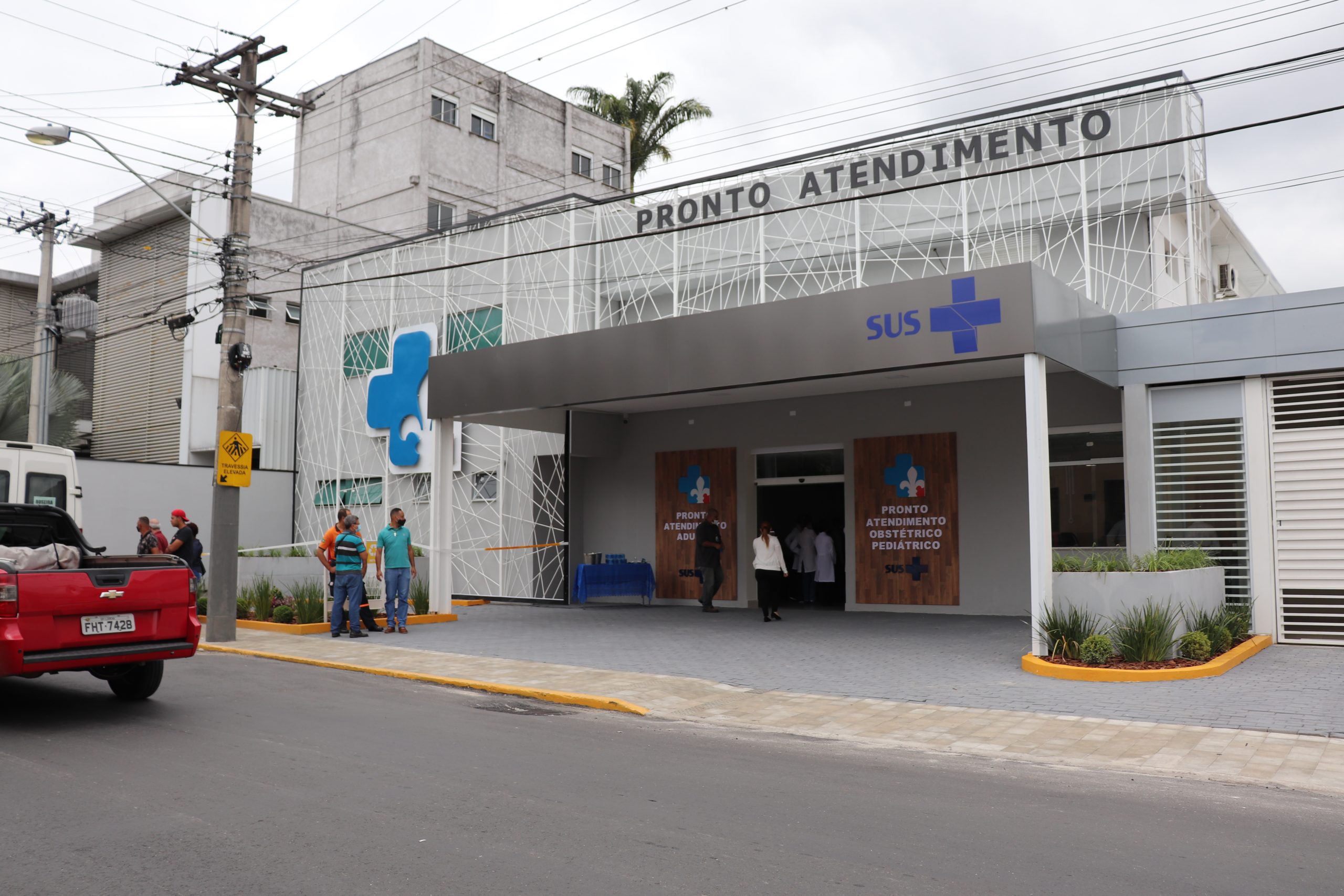 Hospitais de Curitiba atingem lotação e restringem atendimento no  pronto-socorro - RIC Mais