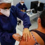 Caraguá antecipa vacinação e tenta ampliar atendimentos contra a Covid-19