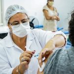 Caraguá aumenta rigor contra “sommeliers de vacina”