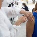 Profissional de saúde é atropelada durante vacinação contra Covid-19 em Pinda