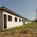 Estado entrega escrituras de moradias em Silveiras e retoma habitacional em Potim