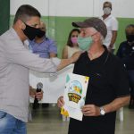 Isael Domingues entrega mais de duzentas regularizações fundiárias no Castolira