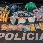 Traficante é preso com quase 1,3 mil cápsulas de cocaína e dinheiro de tráfico em Guará