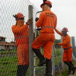 MRS Logística instala alambrado na via férrea no São Roque em Lorena