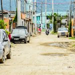 Rua do Perequê-Mirim recebe obras de saneamento básico em Caraguatatuba