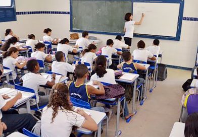 Seguindo o MEC, Cruzeiro anuncia reajuste salarial dos professores da rede municipal