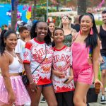Com proposta tradicional, Carnaval reúne milhares de foliões na região