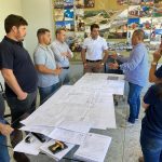 Prefeitura de Cruzeiro entrega documentação para início das obras do shopping