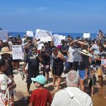 Famílias de São Sebastião protestam contra pedido de demolição de casas