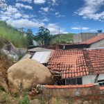 Chuva castiga região: pedra gigante cai sobre casa e Estado checa áreas de risco em Aparecida